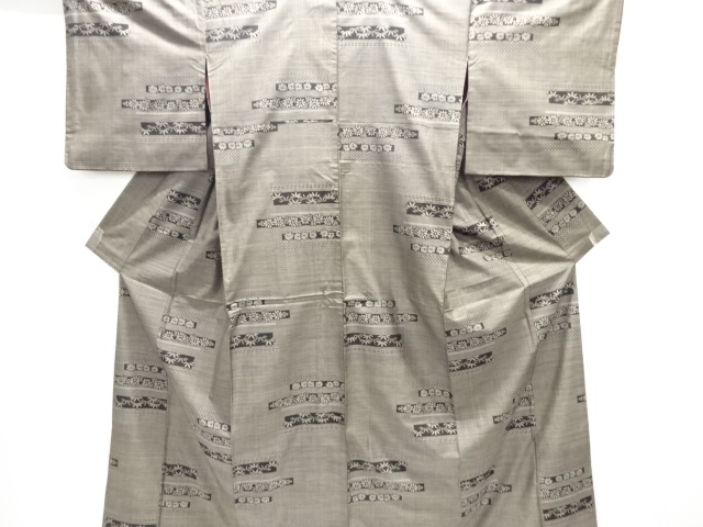 大特価品　変わり横段に菊楓模様織り出し本場泥大島紬着物(9マルキ)